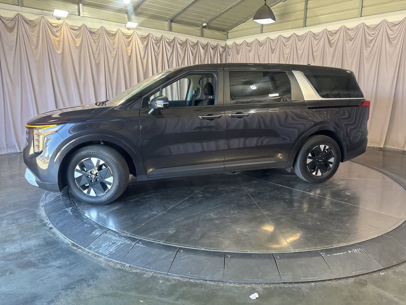 Used 2026 Kia Carnival LXS FWD image 8