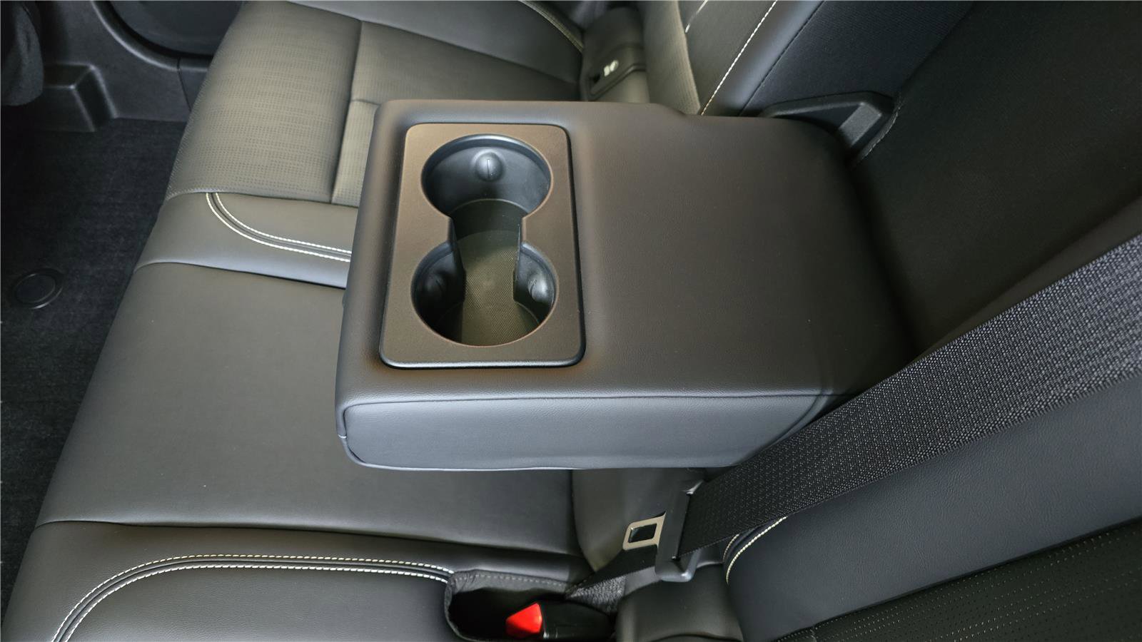 Used 2025 Cadillac Optiq Sport 2 w/ LPO, Floor Liner Package image 19