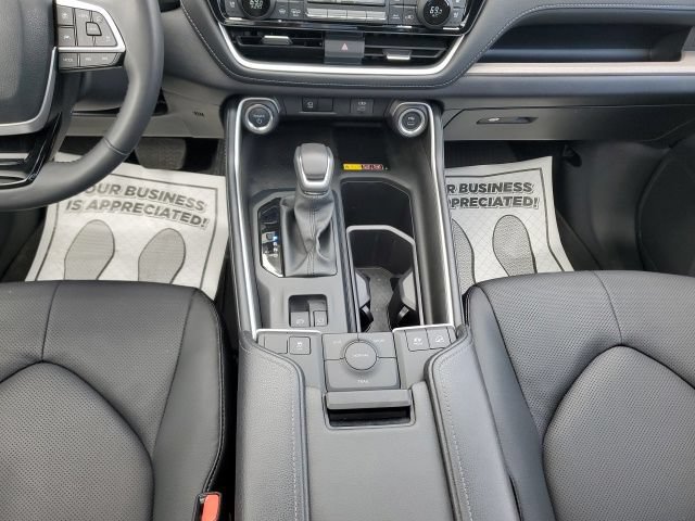 Used 2025 Toyota Grand Highlander AWD Hybrid image 22