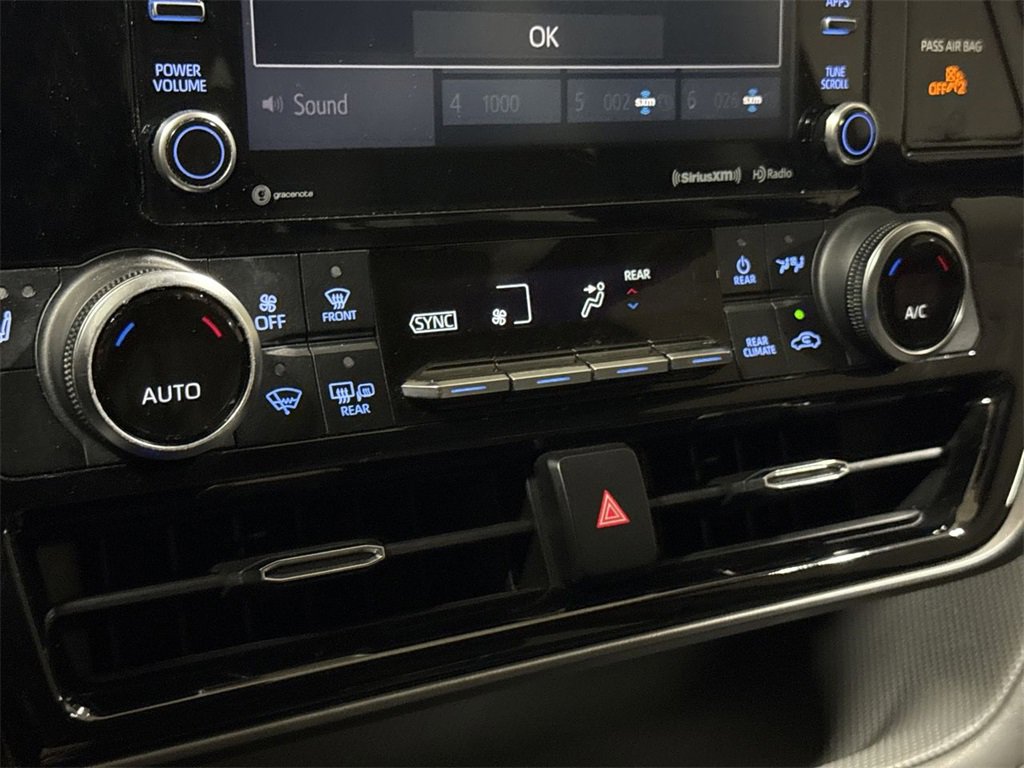 Used 2021 Toyota Highlander XLE image 15