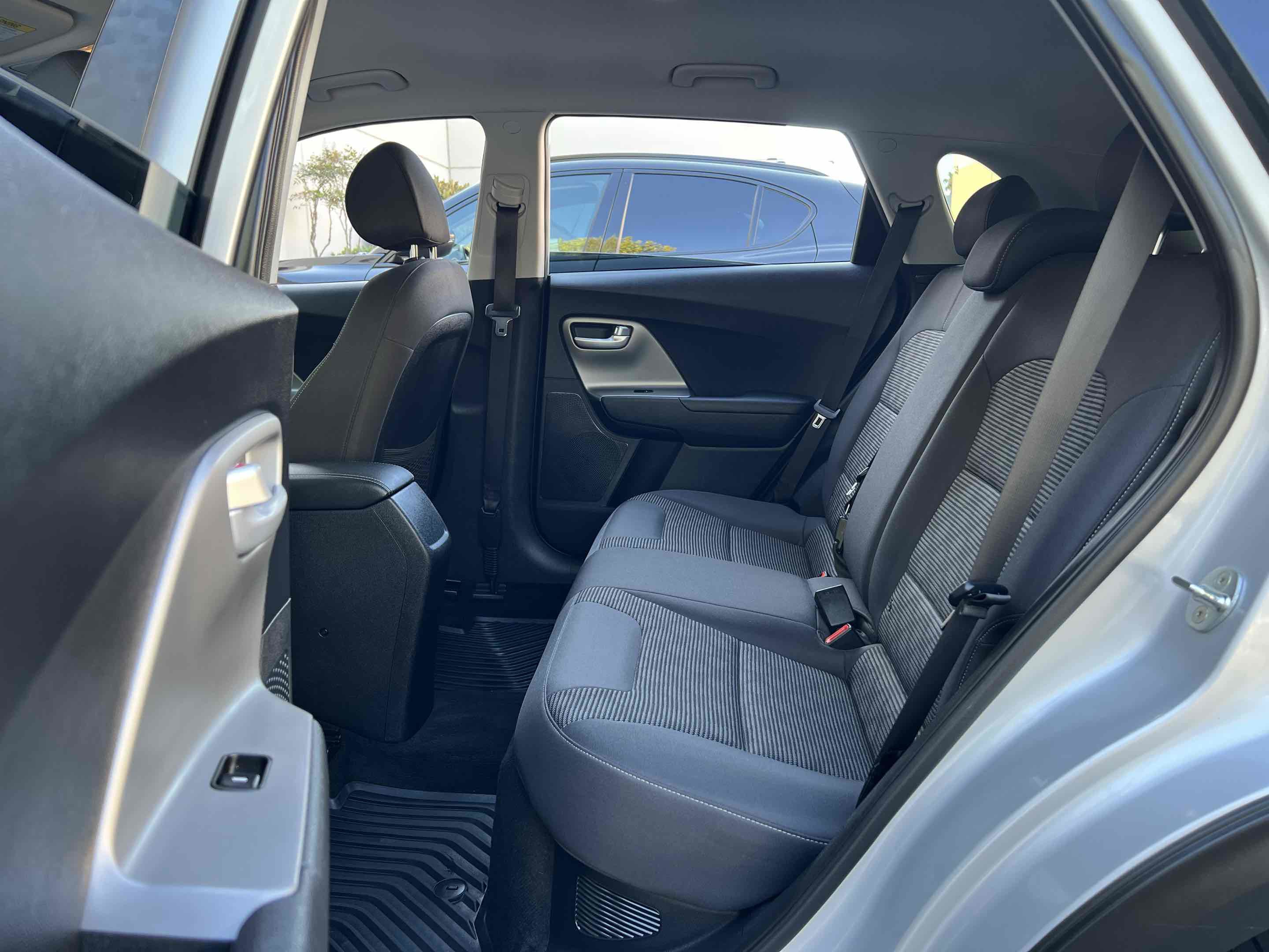 Used 2020 Kia Niro LX FWD image 26