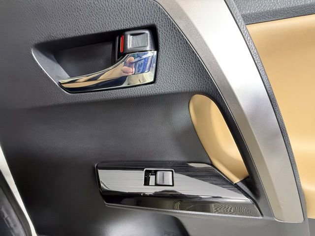 Used 2018 Toyota RAV4 Limited image 29