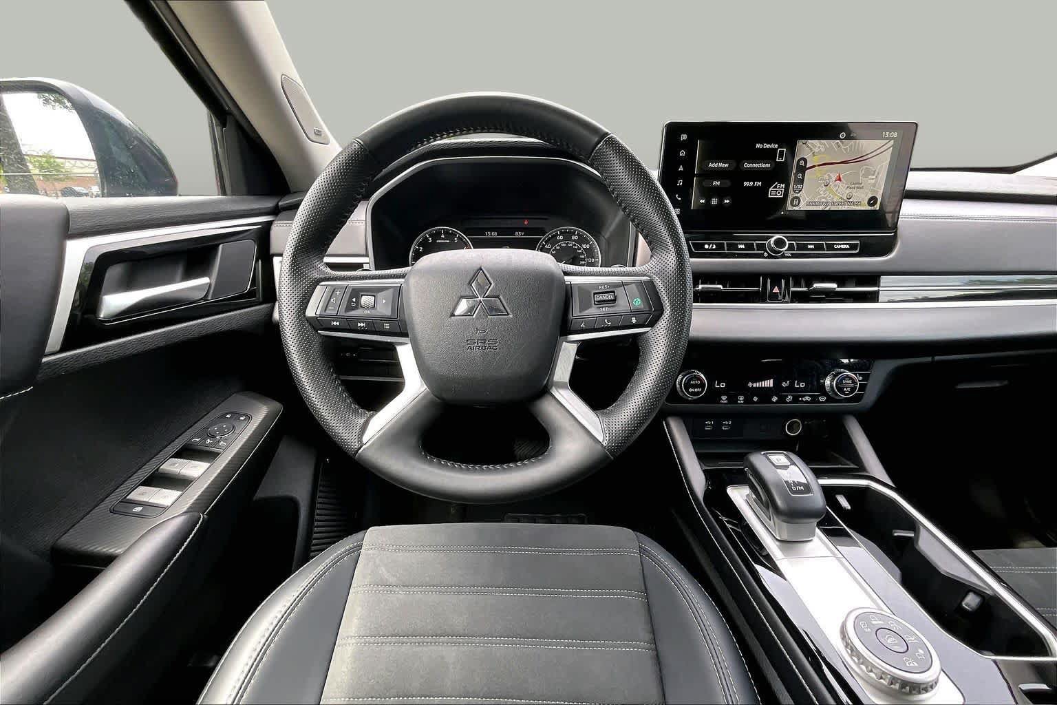 Used 2025 Mitsubishi Outlander SE AWD/4WD image 6