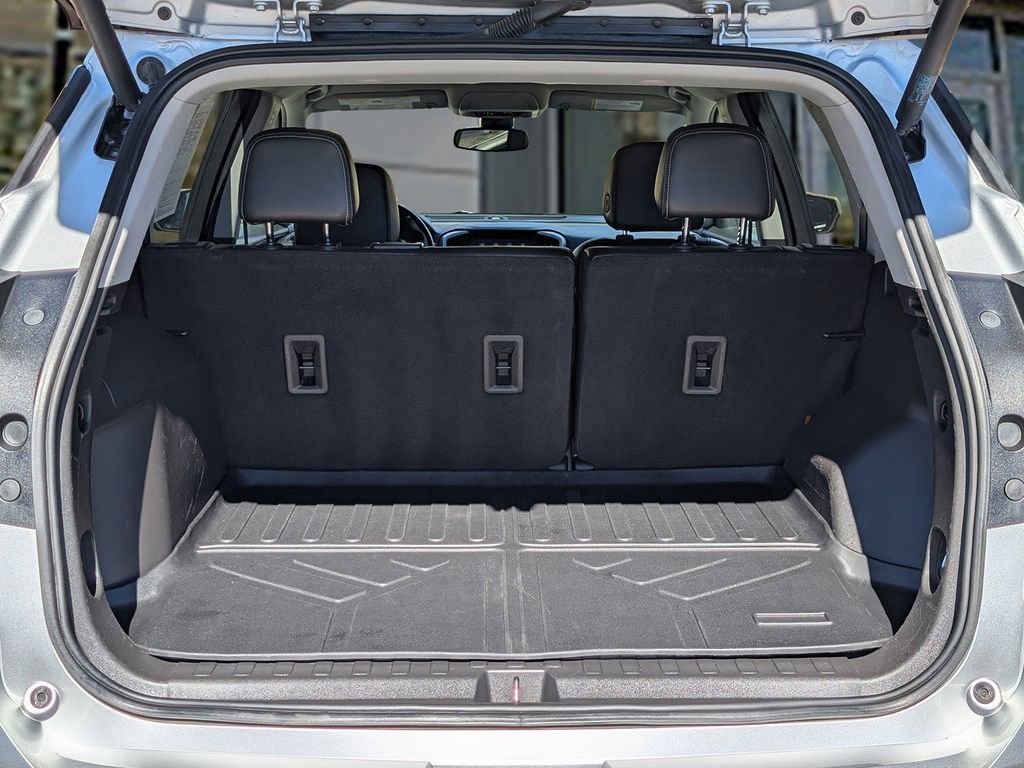 Used 2022 GMC Terrain SLT image 42