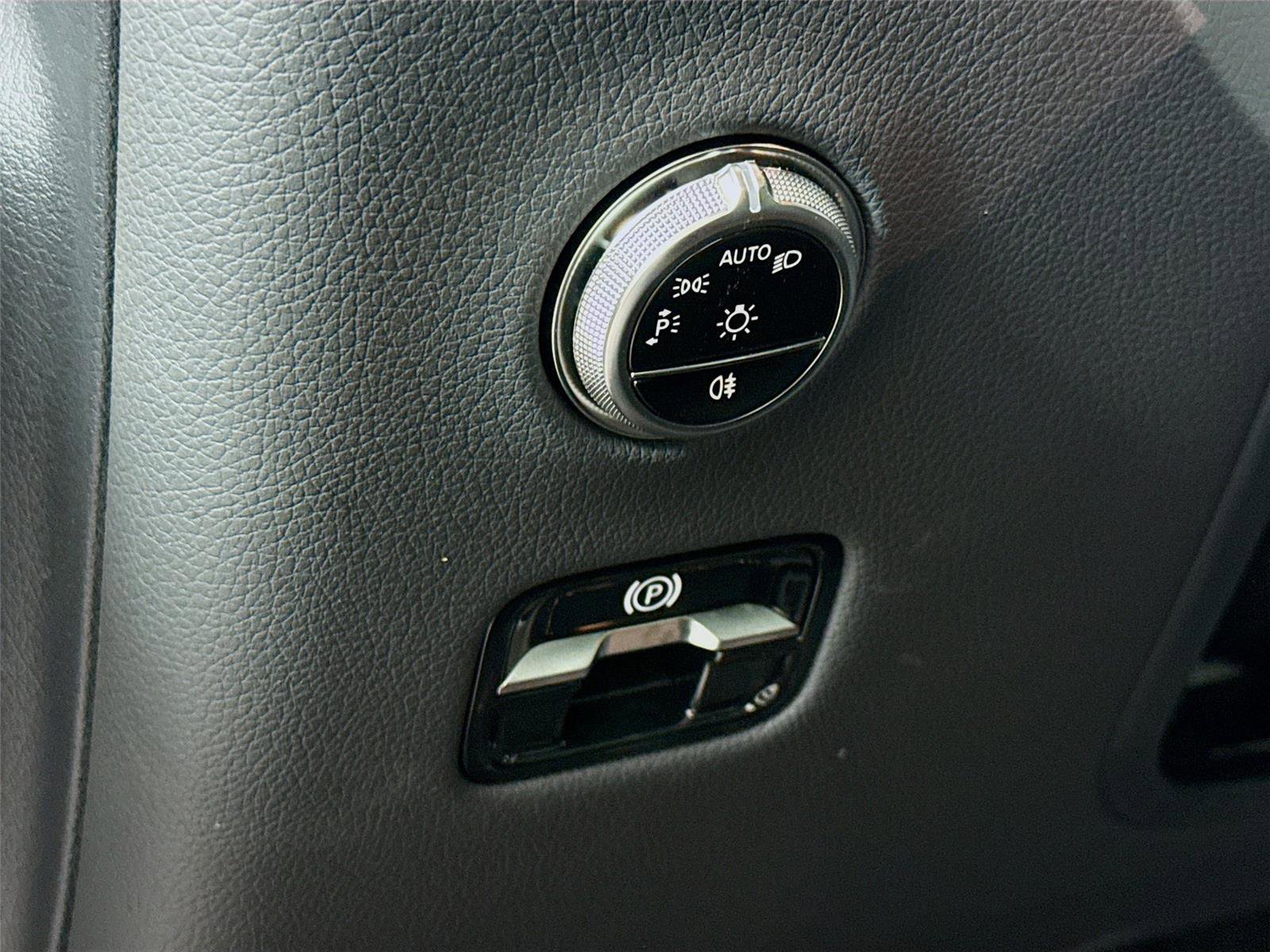 Used 2026 Mercedes-Benz GLC 300 4MATIC image 7