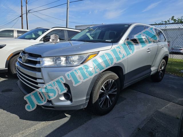 Used 2017 Toyota Highlander LE FWD video 1