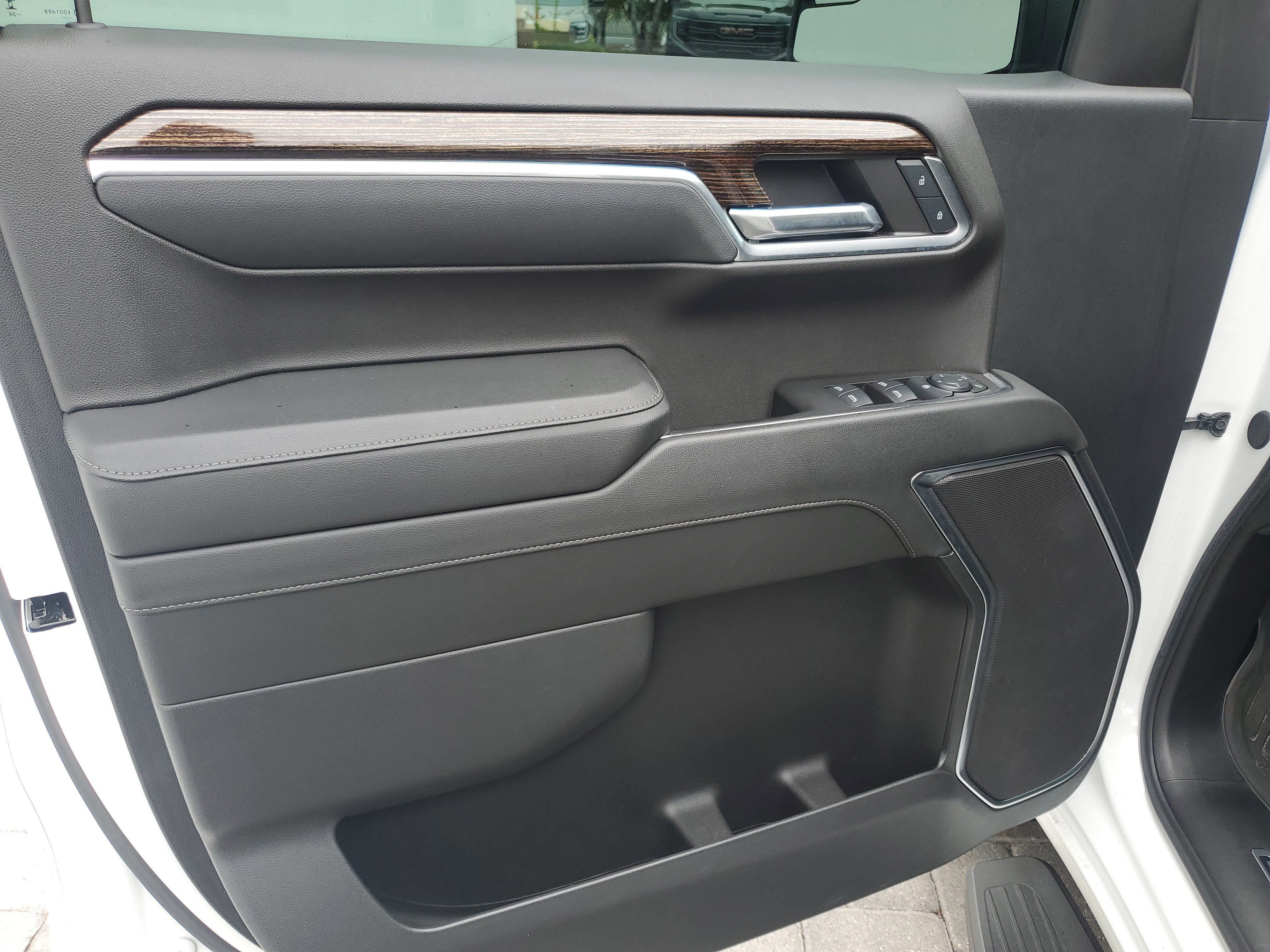 Used 2024 GMC Sierra 1500 Elevation w/ LPO, Elevation Black Package image 17