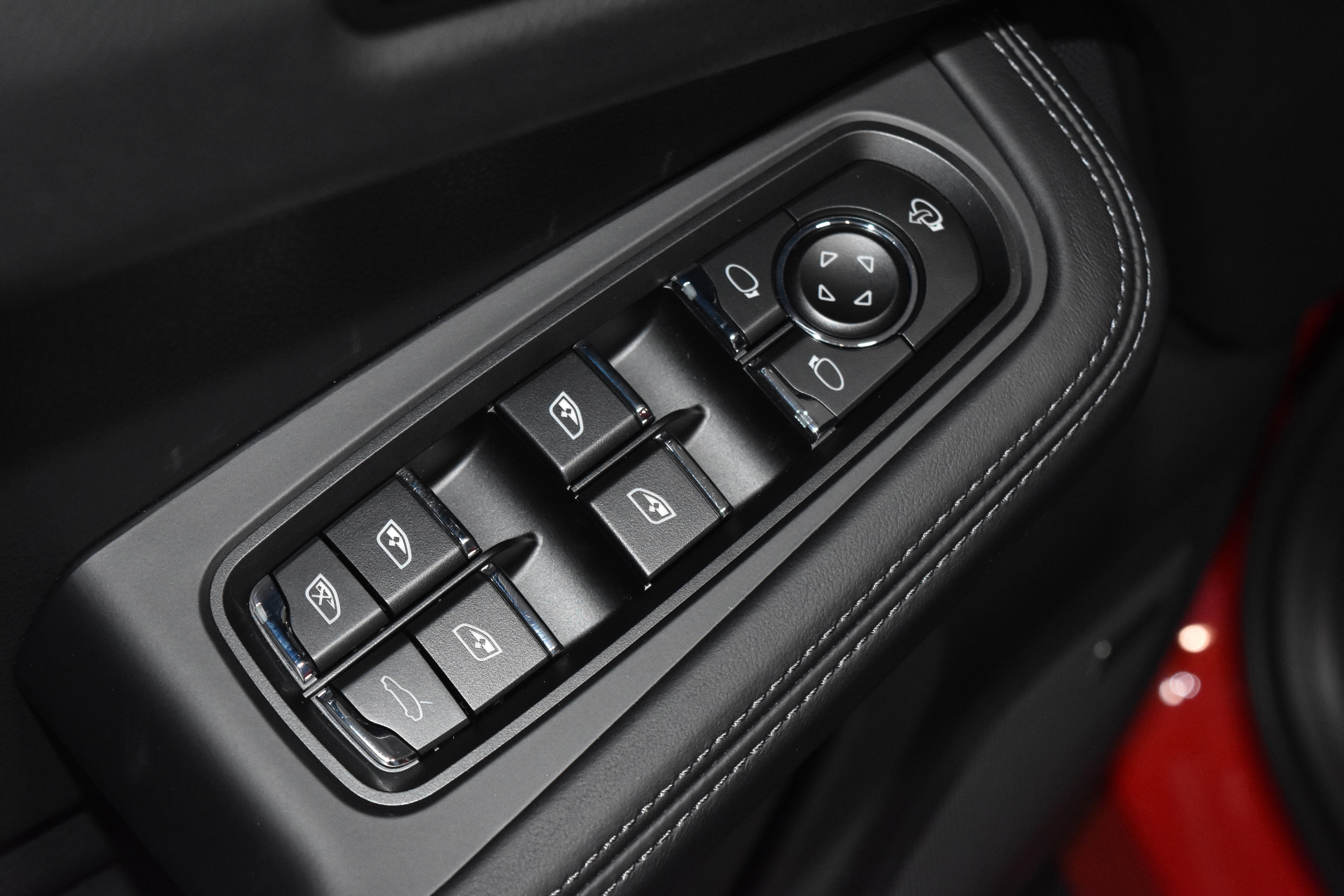 New 2026 Porsche Macan Turbo image 8