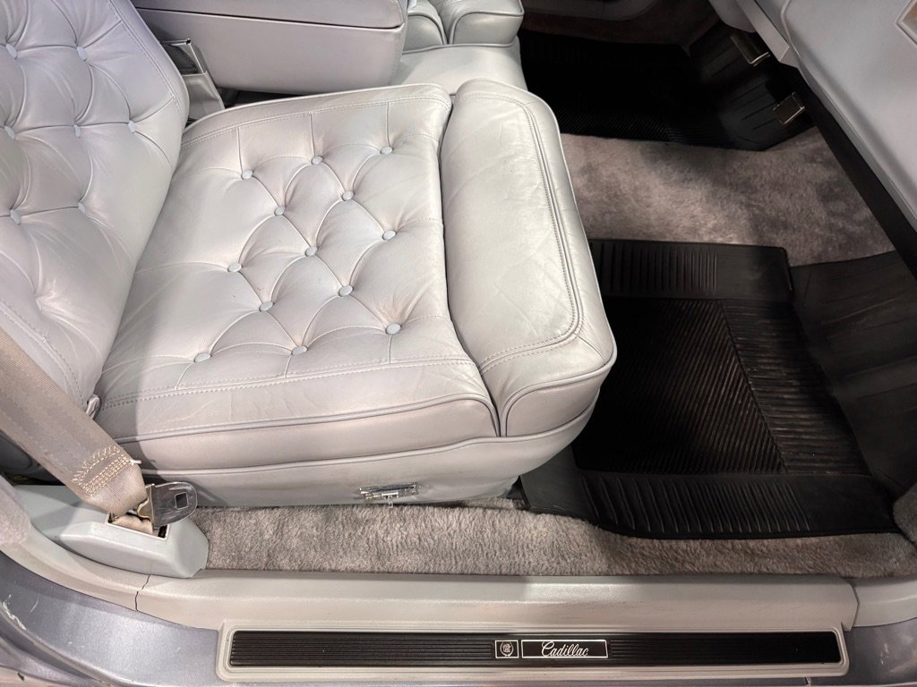 Used 1990 Cadillac Fleetwood Sedan image 19