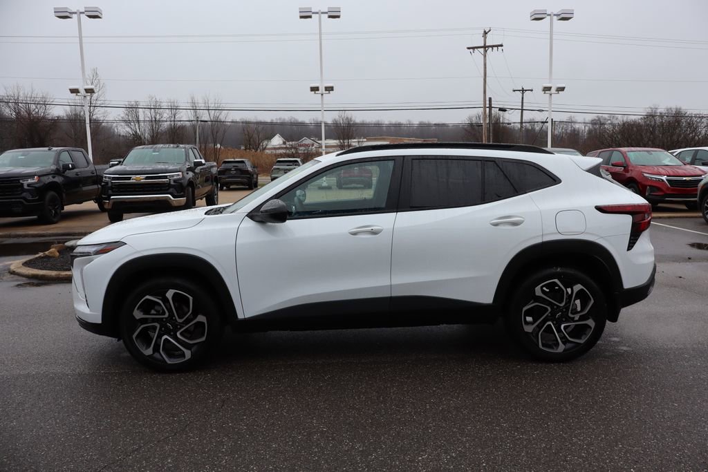 Used 2025 Chevrolet Trax RS w/ Sunroof Package image 29