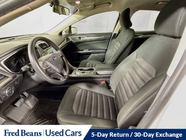 Used 2017 Ford Fusion SE w/ Fusion SE Technology Package FWD image 6