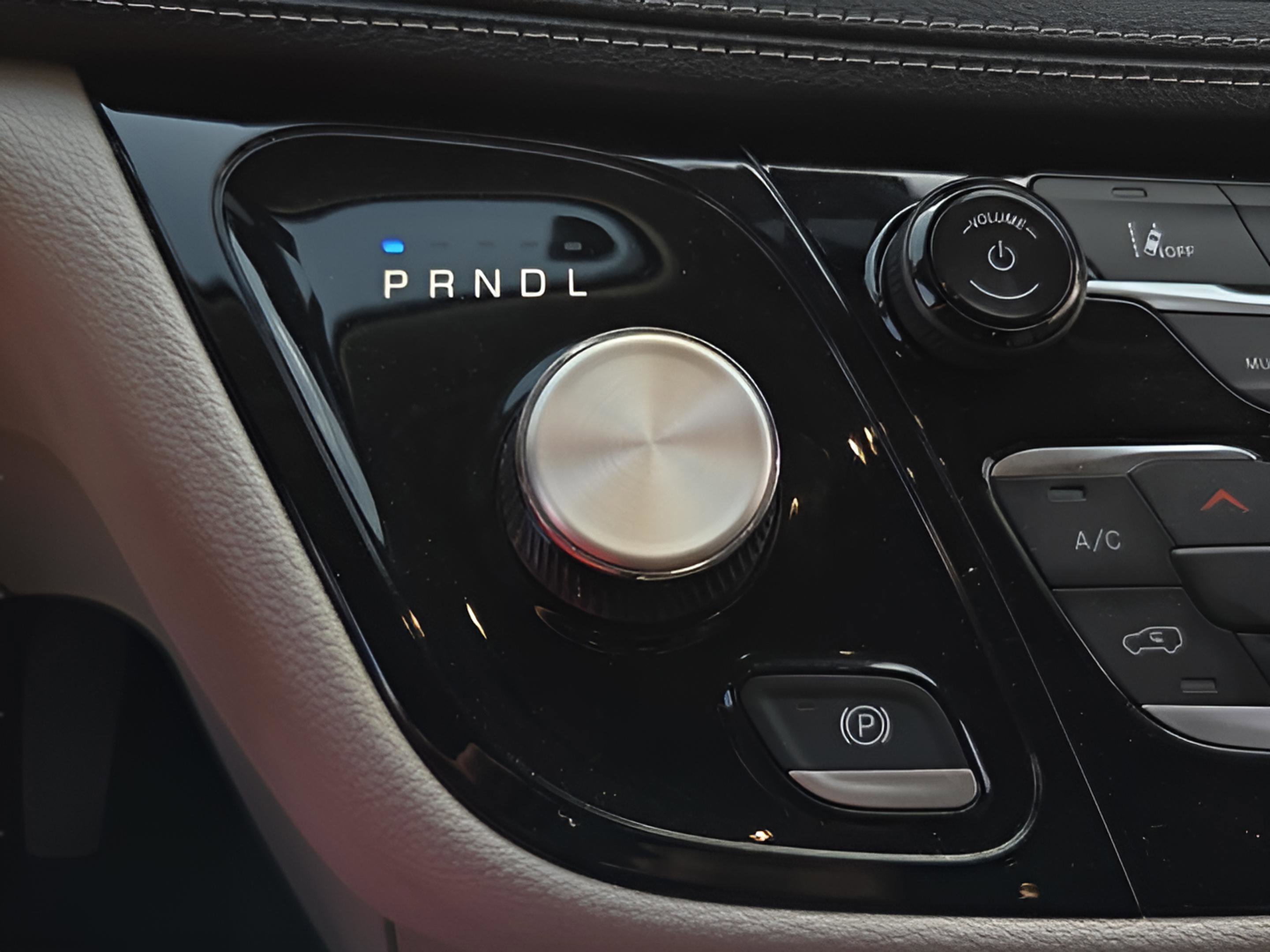 Used 2023 Chrysler Pacifica Touring-L image 16