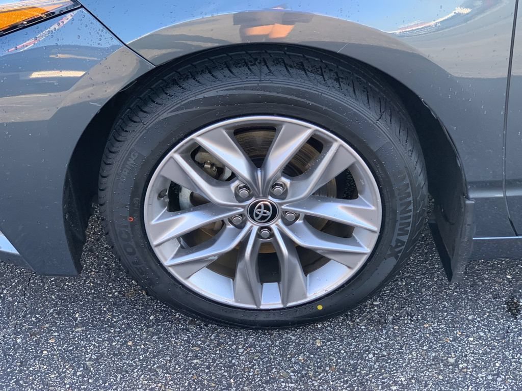 Used 2021 Toyota Avalon XLE w/ Moonroof Package FWD image 32