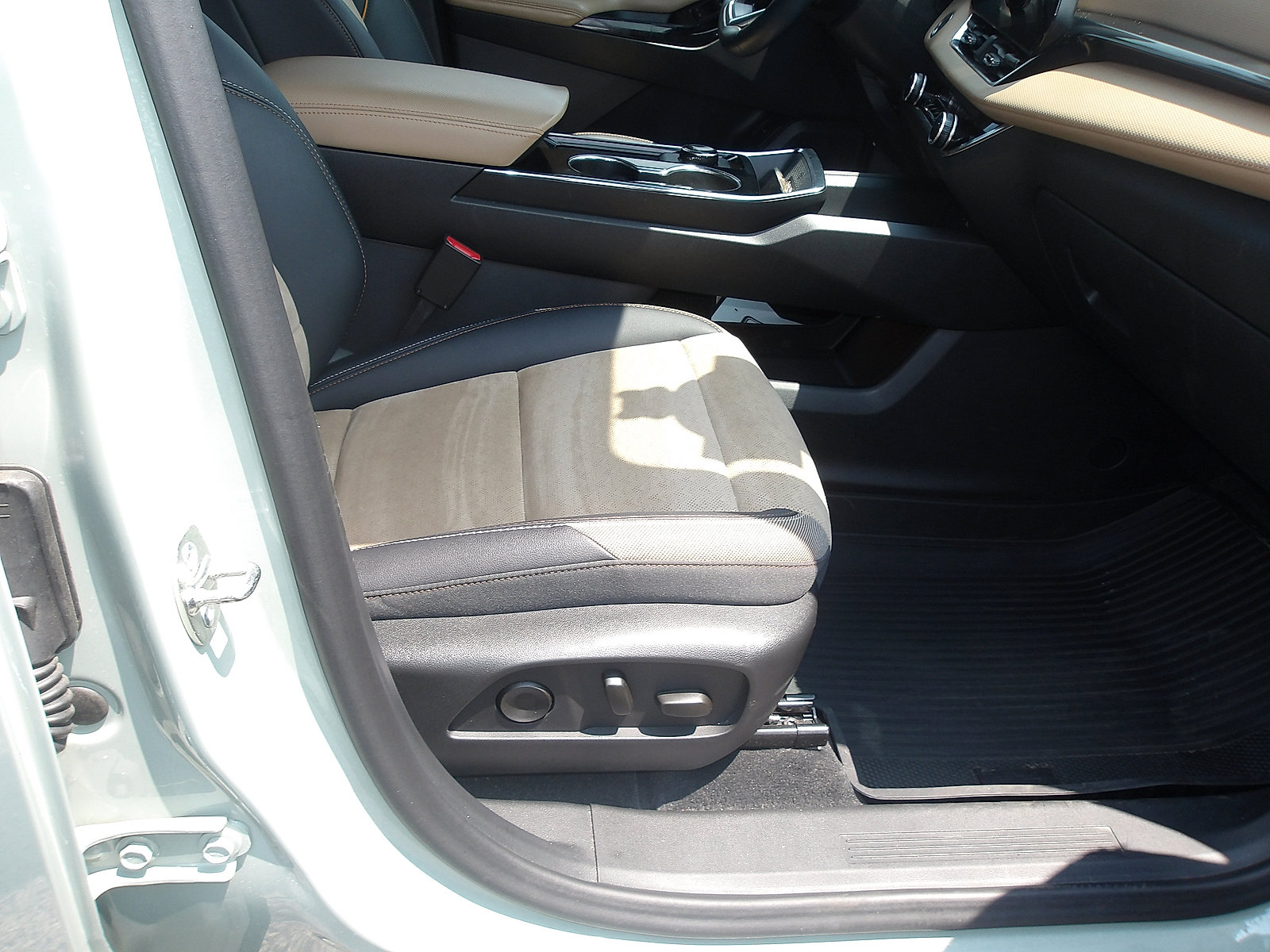 Used 2026 Chevrolet Equinox ACTIV w/ Convenience Package III AWD/4WD image 11