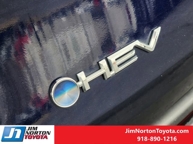 Used 2025 Toyota Sienna XLE image 12