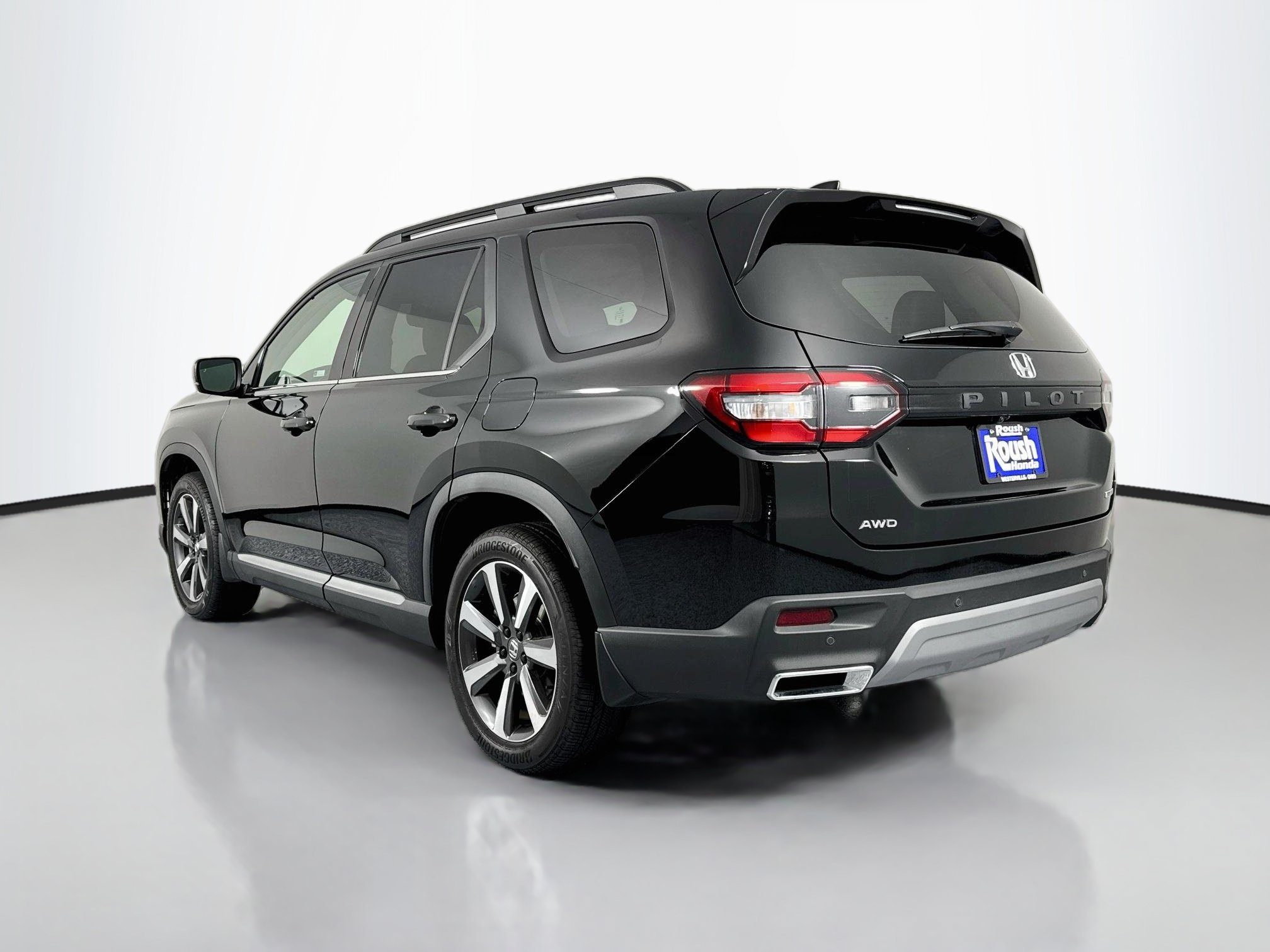 Certified 2024 Honda Pilot Touring image 7