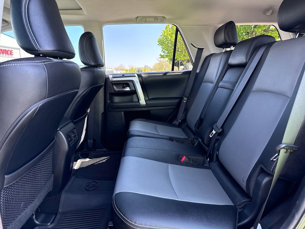 Used 2020 Toyota 4Runner SR5 Premium w/ Moonroof Package AWD/4WD image 18