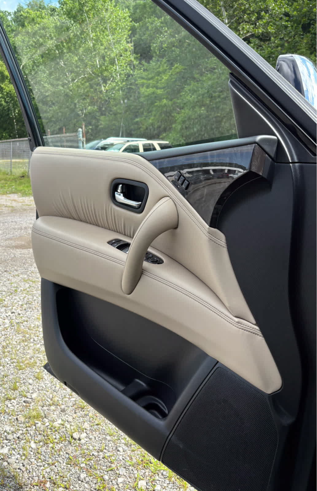 Used 2022 Nissan Armada Platinum w/ Captain's Chairs Package AWD/4WD image 27