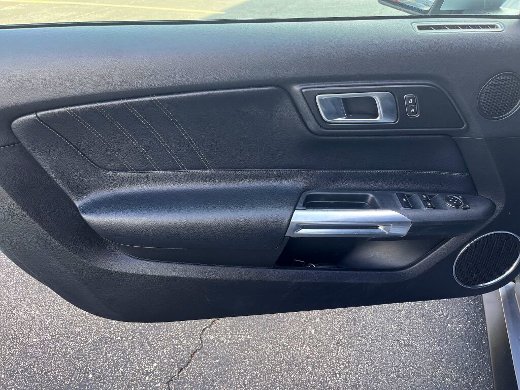 Used 2020 Ford Mustang Premium RWD image 11