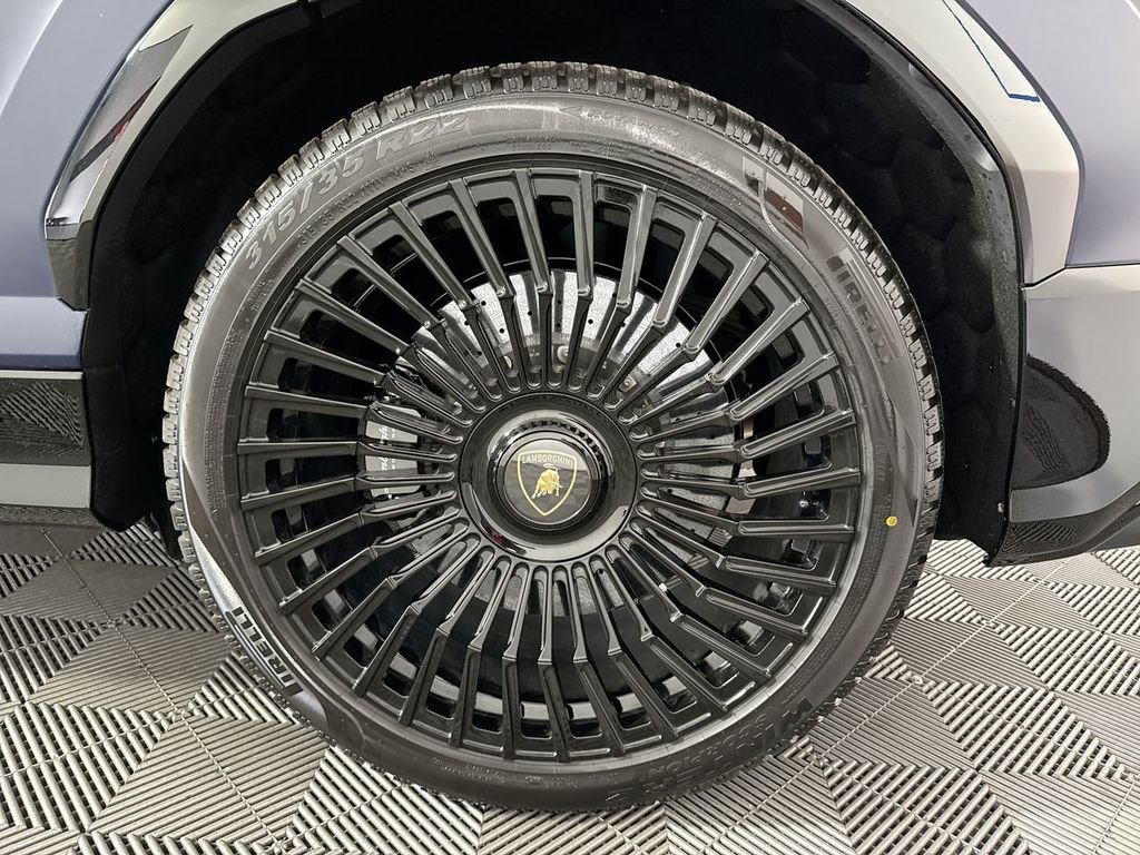 Used 2025 Lamborghini Urus SE image 12