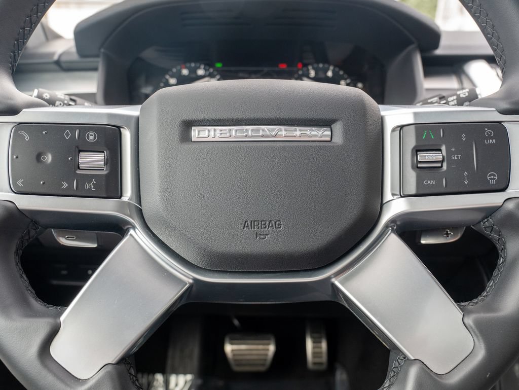 Certified 2025 Land Rover Discovery Dynamic SE AWD/4WD image 15