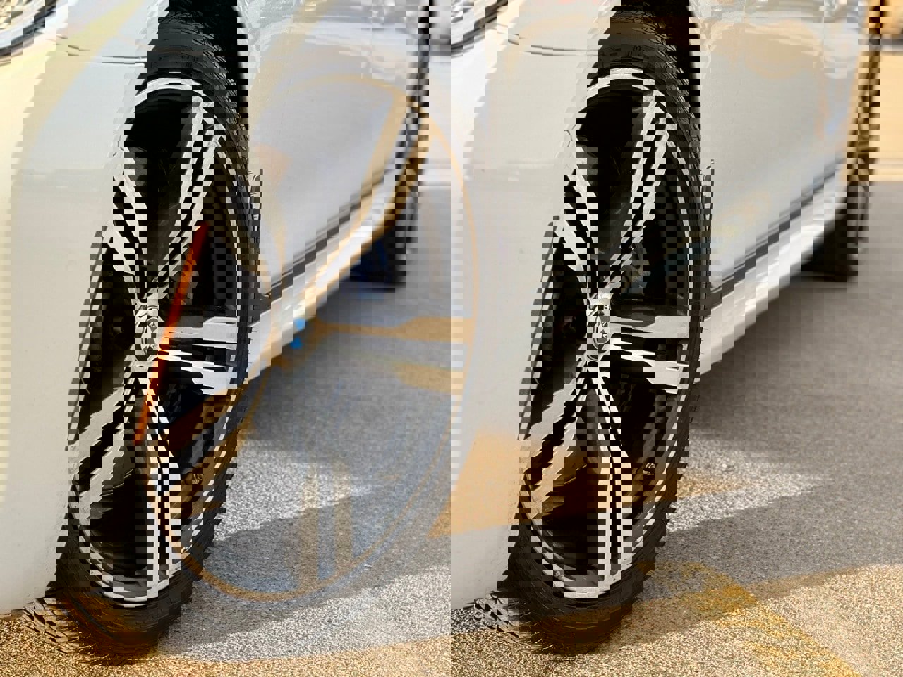 Used 2017 BMW 750i image 10