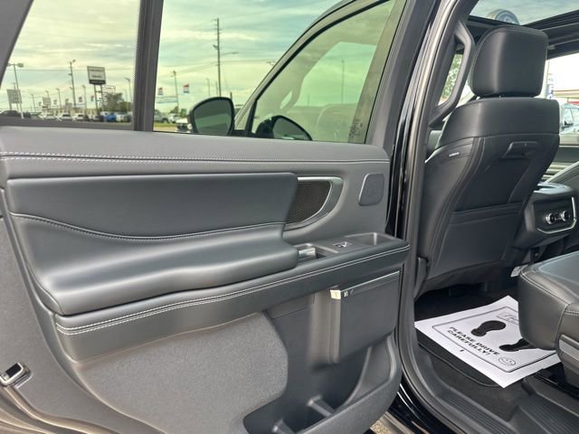 New 2025 Ford Expedition Platinum w/ Stealth Performance Package image 31