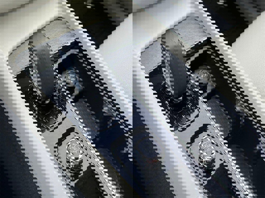 Used 2023 Volvo XC60 T8 Plus image 18