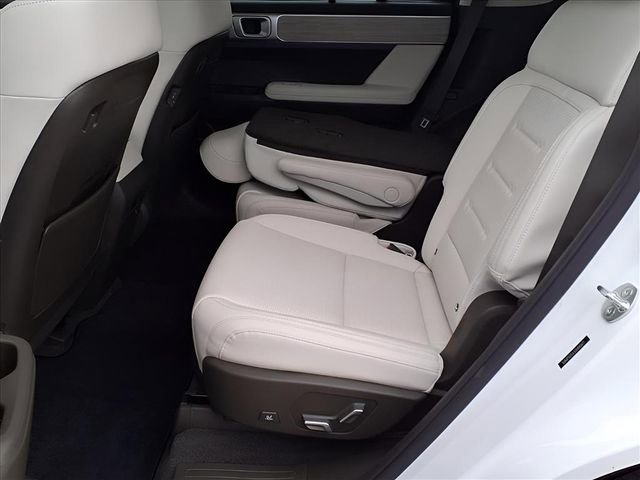 Used 2025 Hyundai Santa Fe Calligraphy image 12