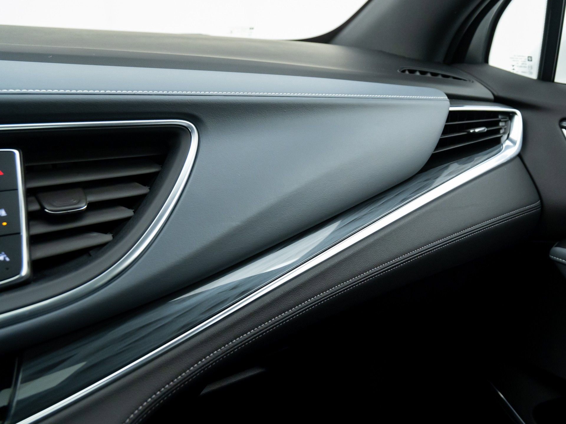 Used 2023 Buick Enclave Essence w/ Experience Buick Package image 32