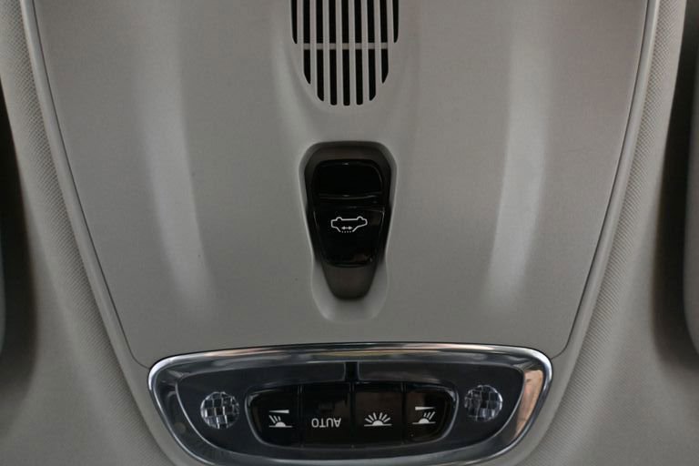 Used 2022 Volvo S60 T8 R-Design Expression AWD/4WD image 34