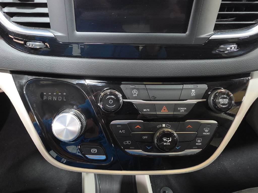 Used 2024 Chrysler Voyager LX FWD image 22