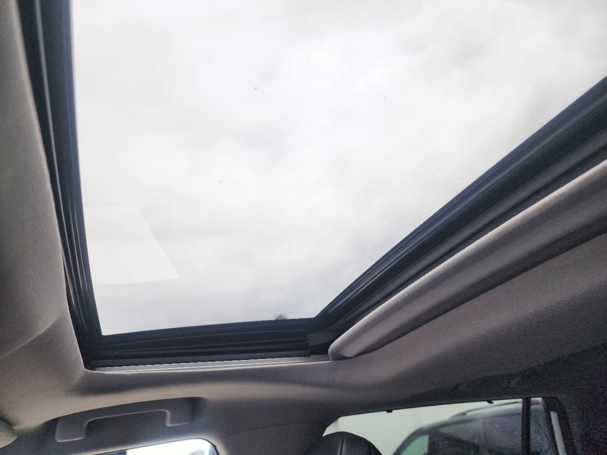 Used 2022 Toyota Highlander XLE FWD image 19