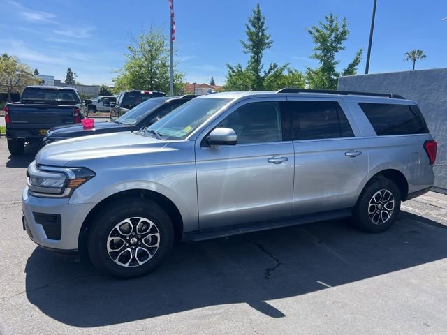 Used 2024 Ford Expedition Max XLT image 2