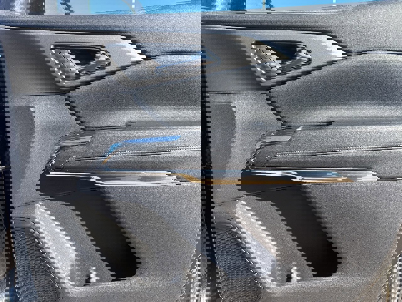 Used 2025 Chevrolet Traverse LT image 14