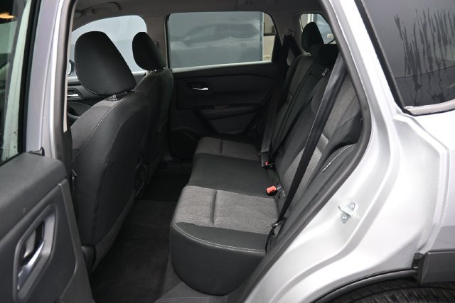 Used 2024 Nissan Rogue SV FWD image 11