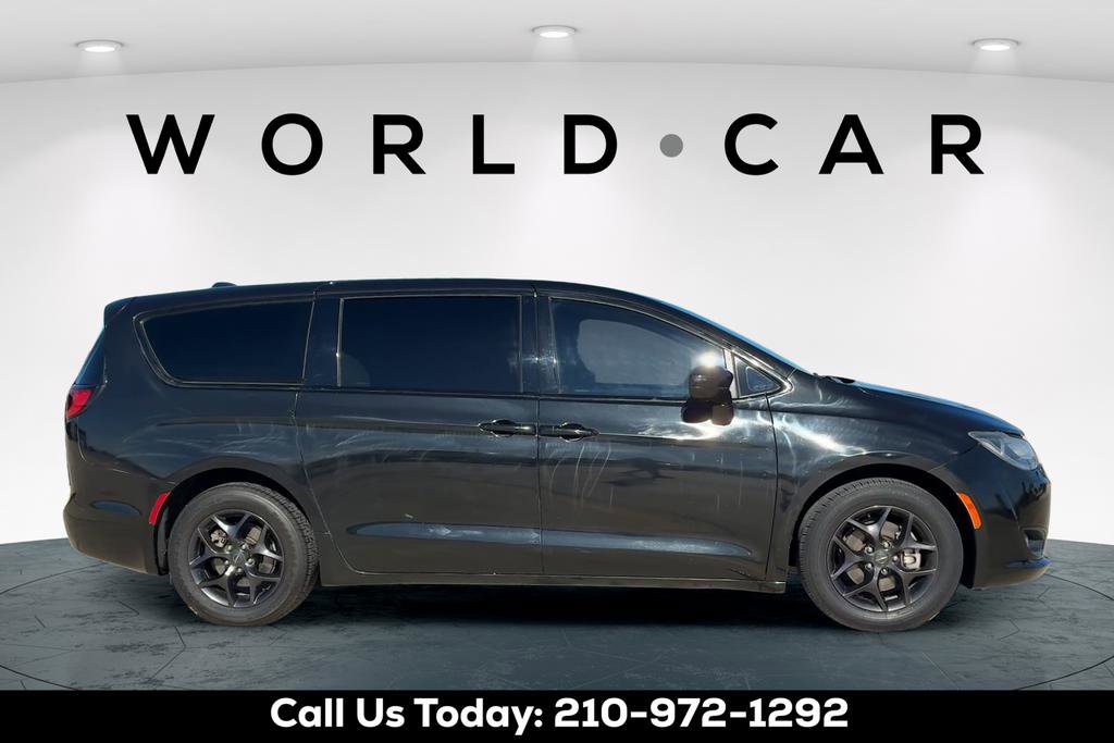 Used 2020 Chrysler Pacifica Touring w/ S Appearance Package image 7