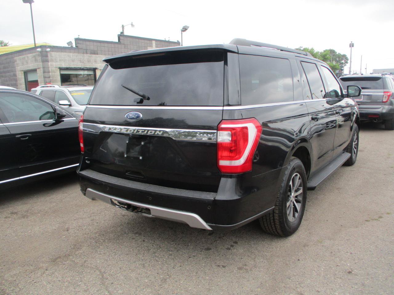 Used 2018 Ford Expedition Max XLT w/ Equipment Group 201A AWD/4WD image 5