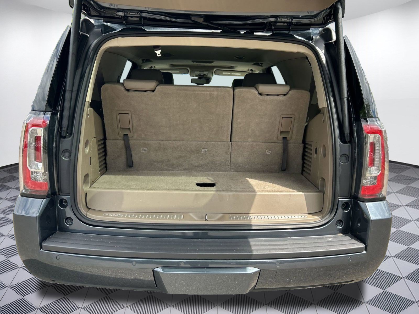 Used 2019 GMC Yukon SLT AWD/4WD image 32
