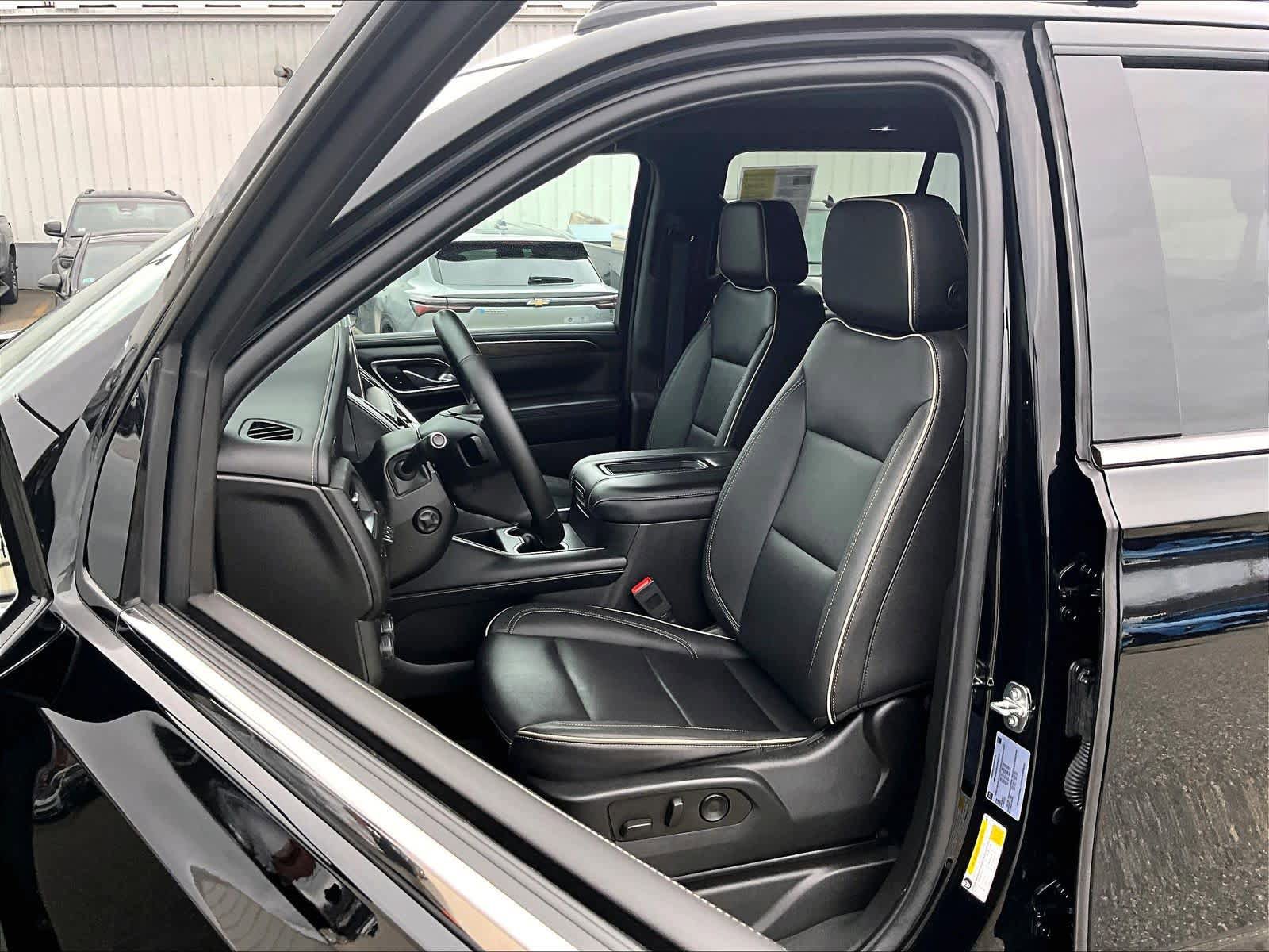 Used 2023 Chevrolet Tahoe Premier w/ Premium Package AWD/4WD image 10