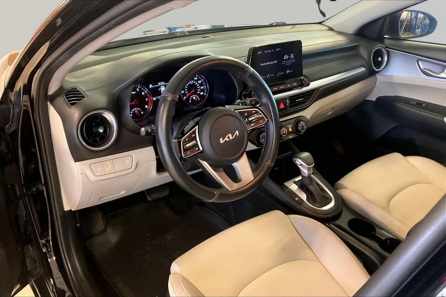 Used 2022 Kia Forte LXS w/ LXS Technology Package FWD image 16
