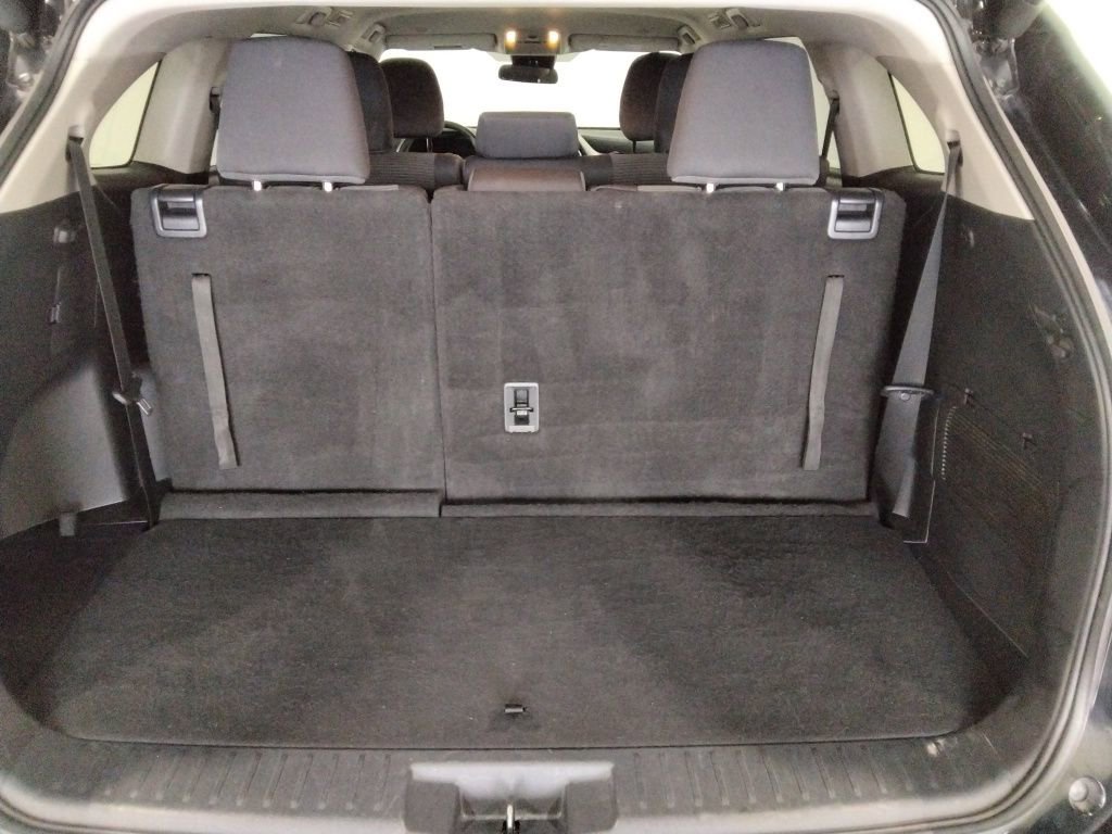 Used 2024 Toyota Highlander LE image 10