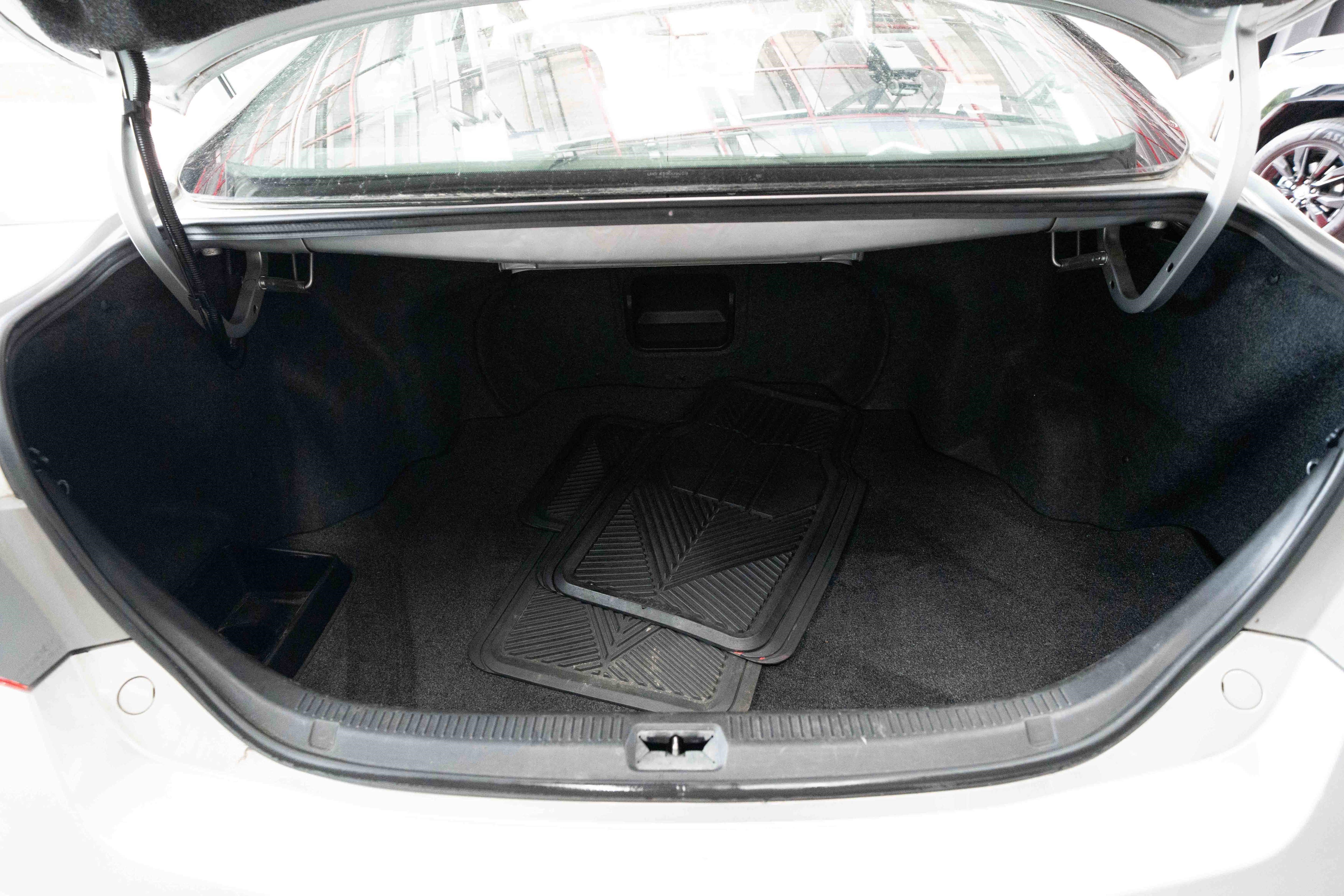 Used 2011 Toyota Camry SE w/ SE Extra-Value Pkg #1 image 28