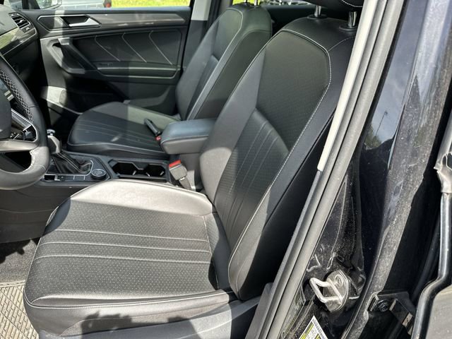 Used 2022 Volkswagen Tiguan SE w/ Panoramic Sunroof Package AWD/4WD image 13