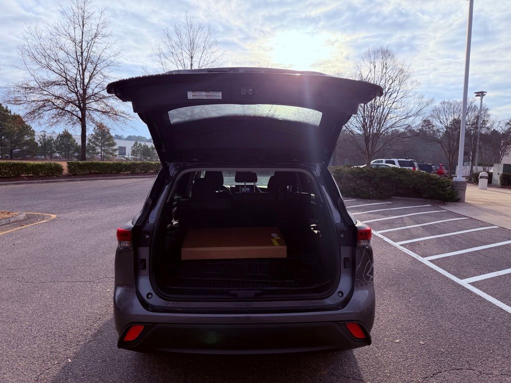 Used 2023 Toyota Highlander LE image 13