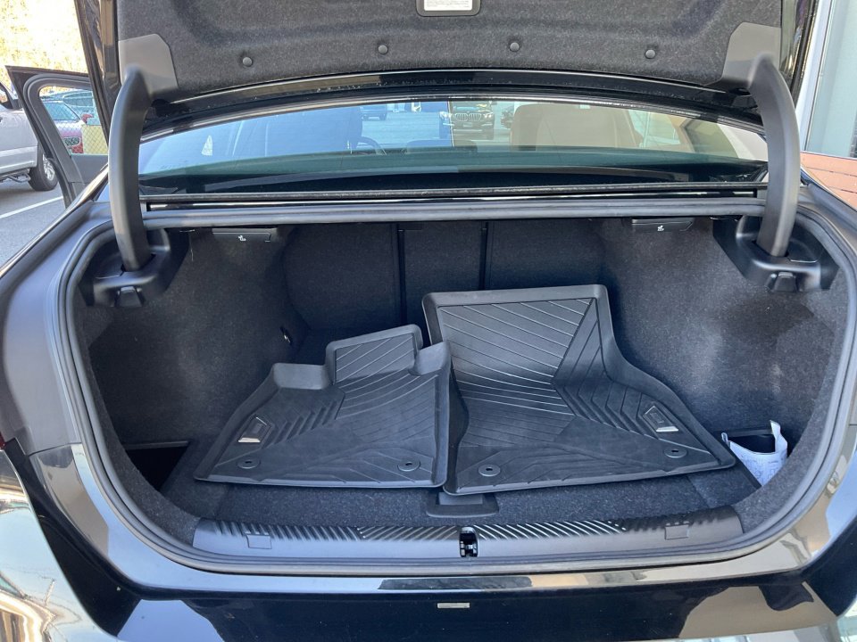 Certified 2024 BMW i5 eDrive40i w/ M Sport Package RWD image 15