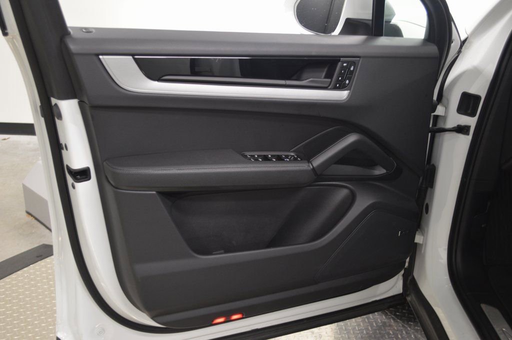 Certified 2025 Porsche Cayenne image 15