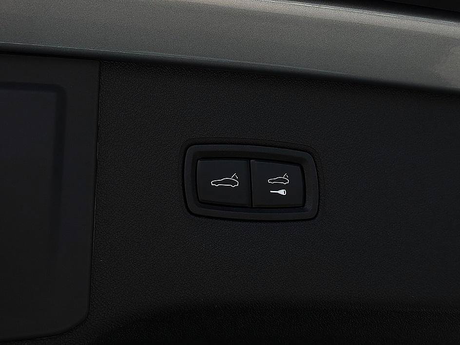 Used 2025 Porsche Cayenne AWD/4WD image 30