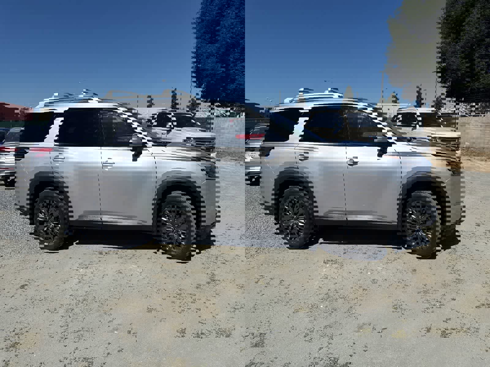 Used 2025 Nissan Pathfinder SL w/ SL Premium Package image 4