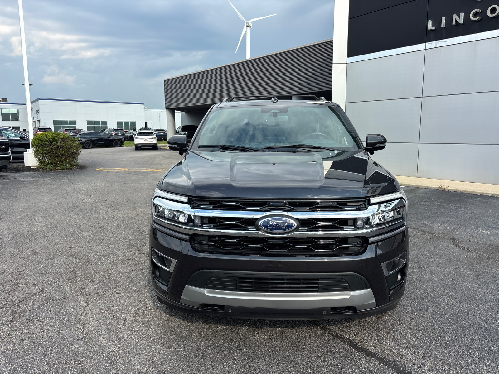 Used 2024 Ford Expedition Max Limited w/ Excursion Package AWD/4WD image 2
